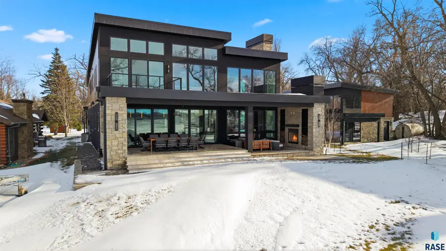 1943 Hyde Park Dr N, Grenville, SD 57239 - Image #2