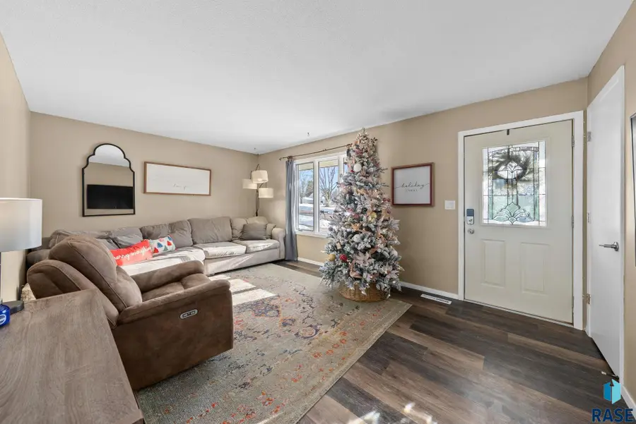 1905 S Fox Trl, Sioux Falls, SD 57103 - Image #3