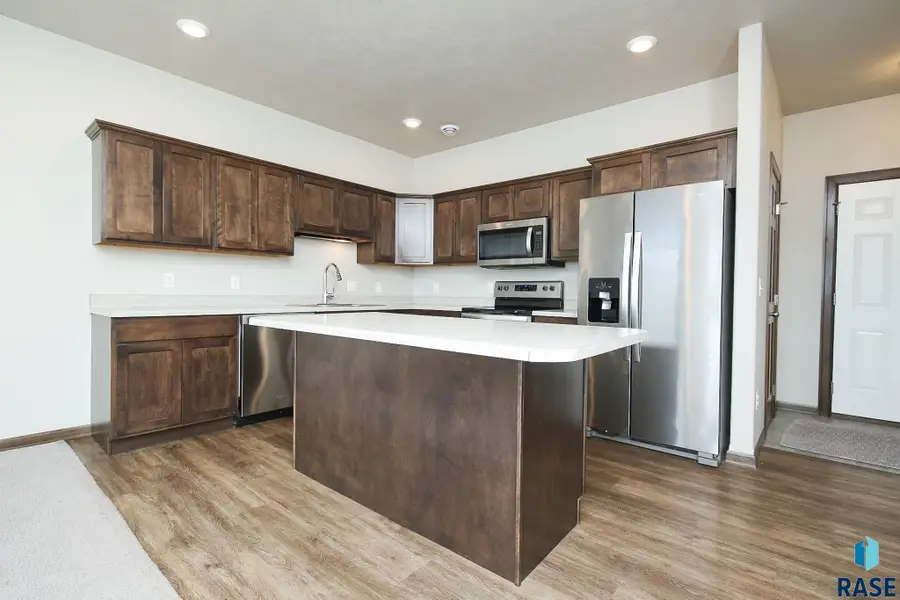 5514 S Seville Pl, Sioux Falls, SD 57108 - Image #2