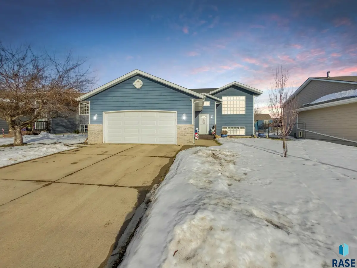 7420 W Luke Dr, Sioux Falls, SD 57106 - Image #1