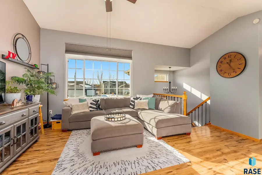 7420 W Luke Dr, Sioux Falls, SD 57106 - Image #2