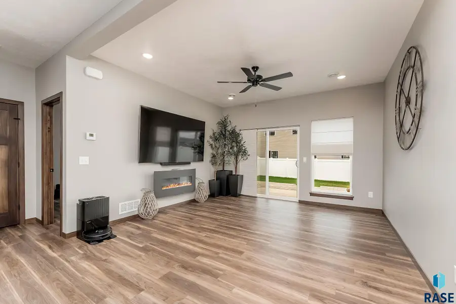 3401 S Chalice Pl, Sioux Falls, SD 57106 - #2