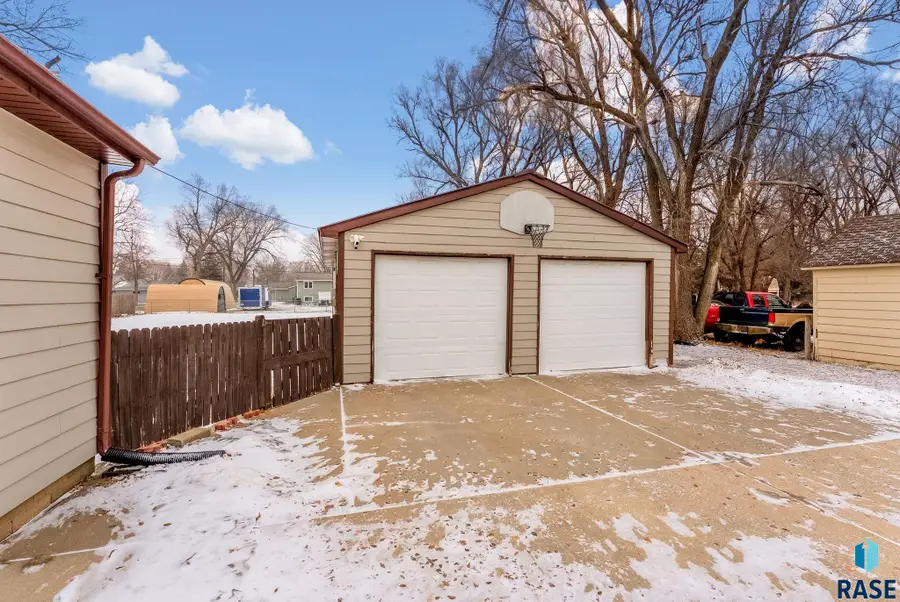 3508 N 6th Ave, Sioux Falls, SD 57104 - #2