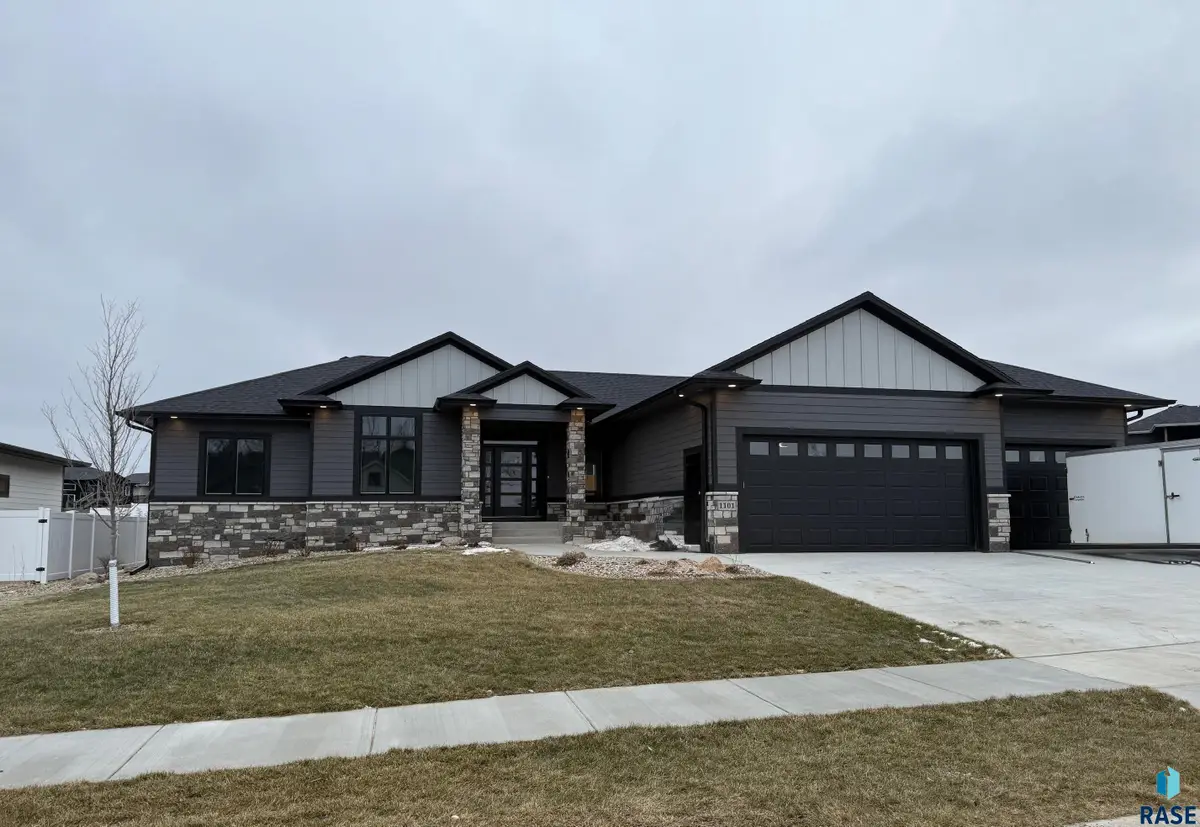 1101 N Scots Pine Dr, Sioux Falls, SD 57110 - Image #1