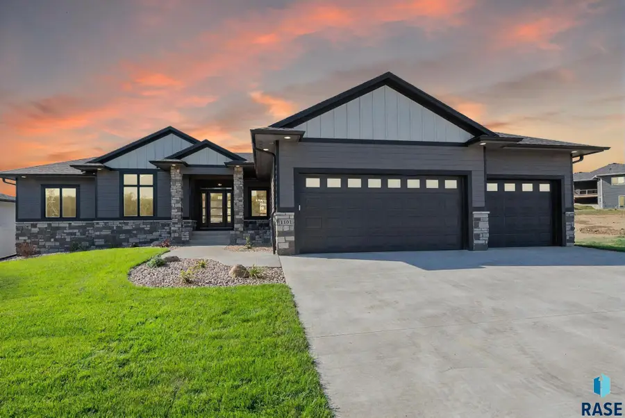 1101 N Scots Pine Dr, Sioux Falls, SD 57110 - Image #2