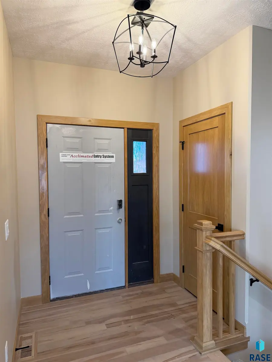 2805 S Dunraven Ave, Sioux Falls, SD 57110 - #2