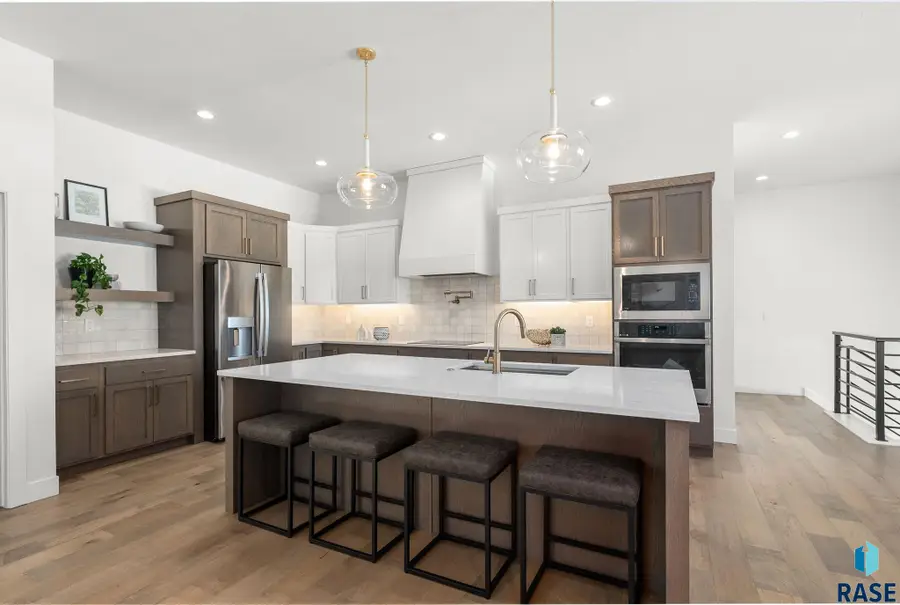 7400 E Shadow Pine Cir, Sioux Falls, SD 57110 - Image #2