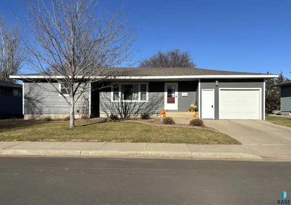 335 E 9th St, Miller, SD 57362