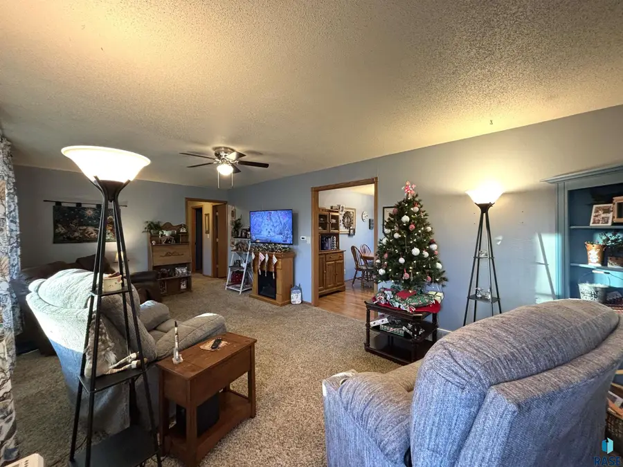 335 E 9th St, Miller, SD 57362 - Image #2