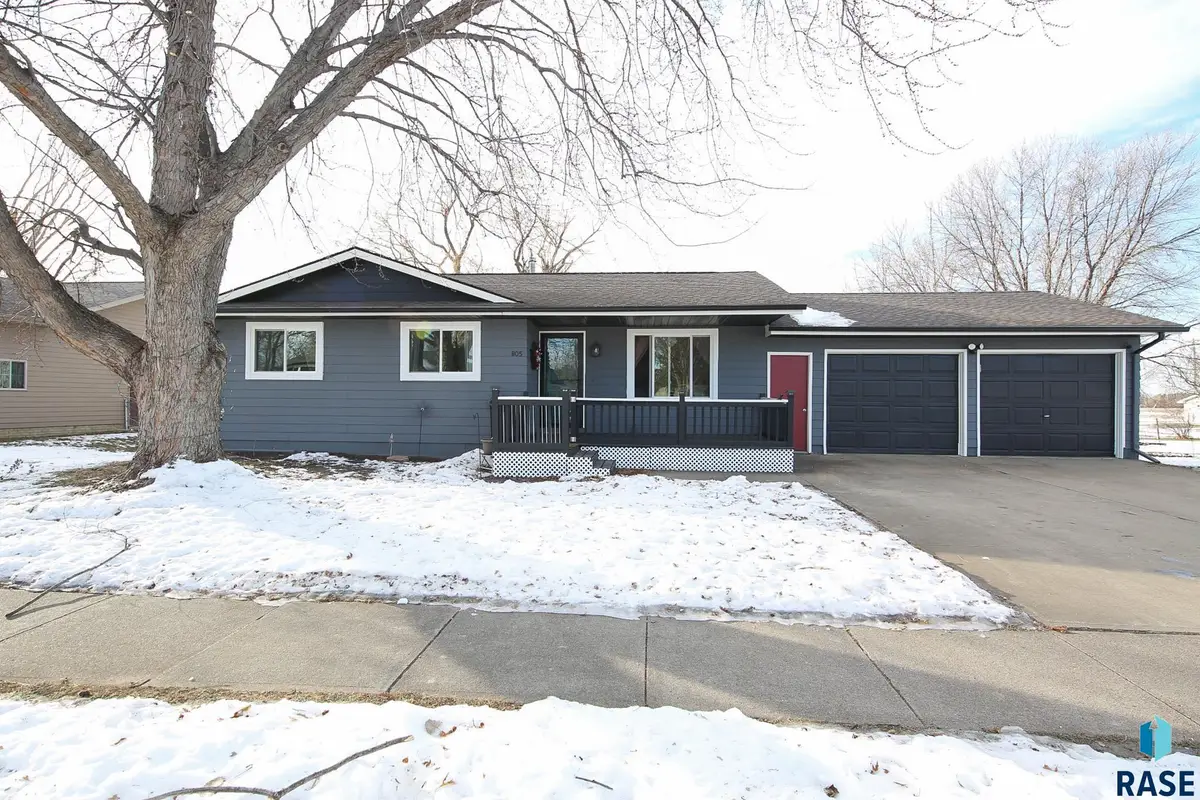 805 S Blaine St, Lennox, SD 57039 - Image #1
