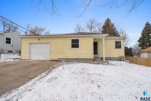 1005 S Tabbert Cir, Sioux Falls, SD 57103