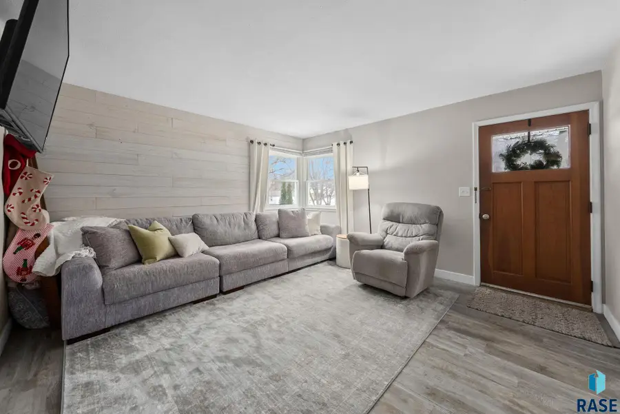 1005 S Tabbert Cir, Sioux Falls, SD 57103 - Image #3