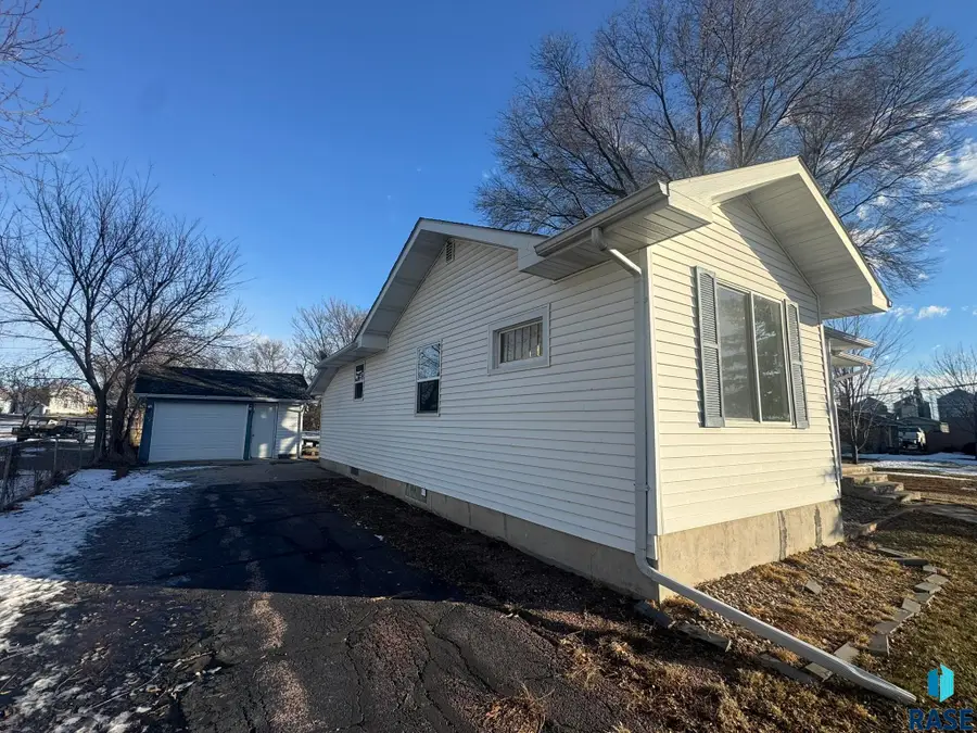 104 N Section Line St, Howard, SD 57349 - Image #2