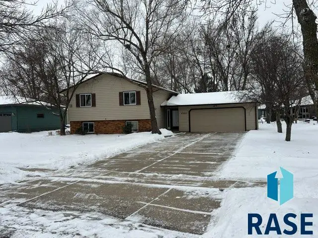 4205 S Southeastern Ave, Sioux Falls, SD 57103 - Image #1
