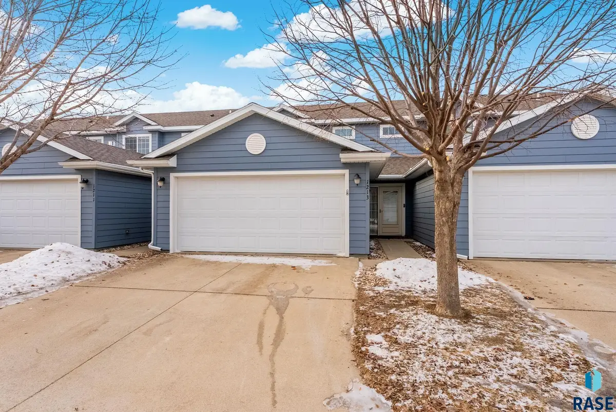 1213 N Pekin Pl, Sioux Falls, SD 57107 - Image #1