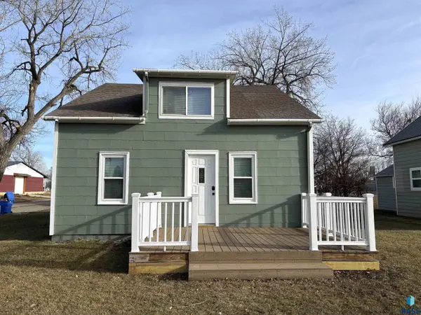 724 W 1st Ave, Miller, SD 57362