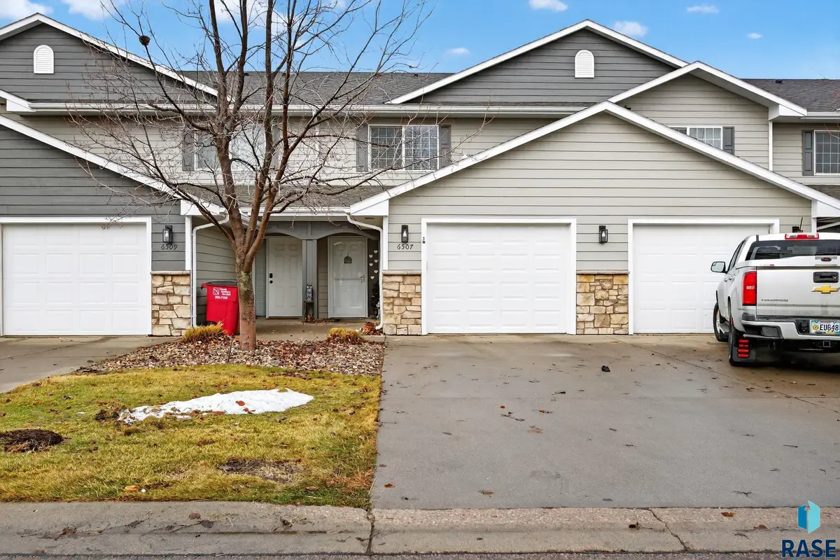 6507 S Santa Rosa Pl, Sioux Falls, SD 57108 - Image #1