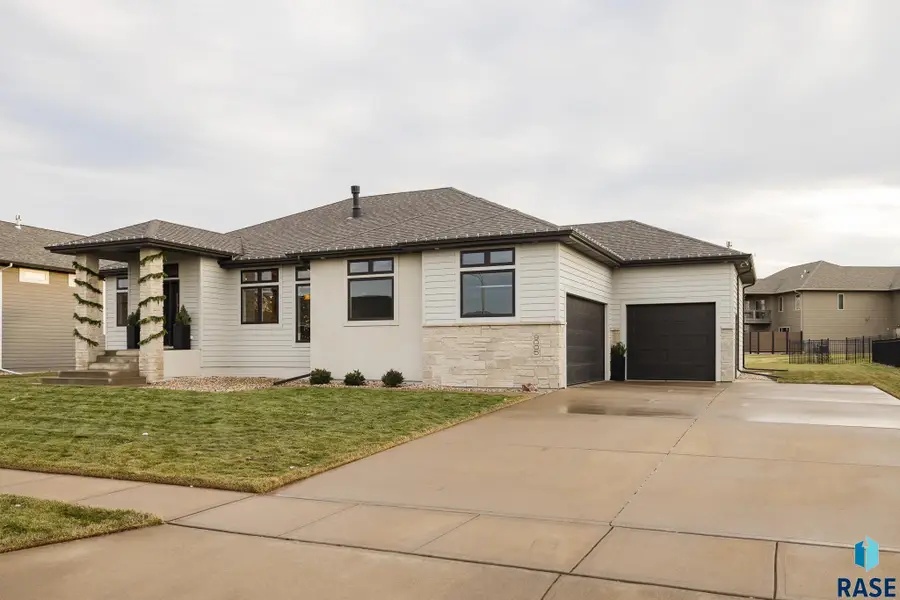 9005 W Dragonfly Dr, Sioux Falls, SD 57107 - Image #2