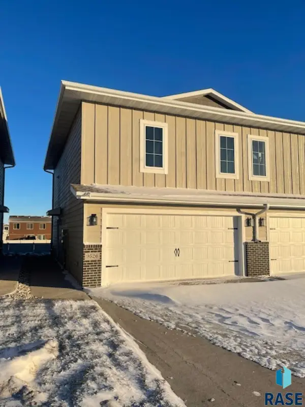9526 W Tunis Dr, Sioux Falls, SD 57106