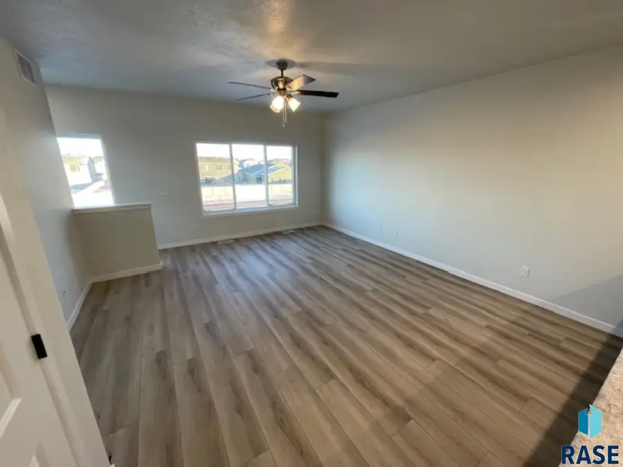 9526 W Tunis Dr, Sioux Falls, SD 57106 - Image #2