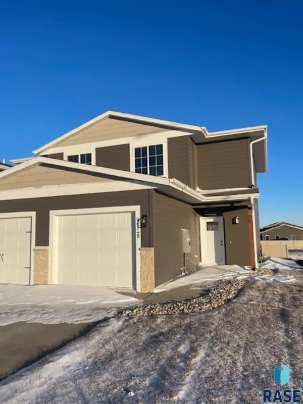 9518 W Tunis Dr, Sioux Falls, SD 57106