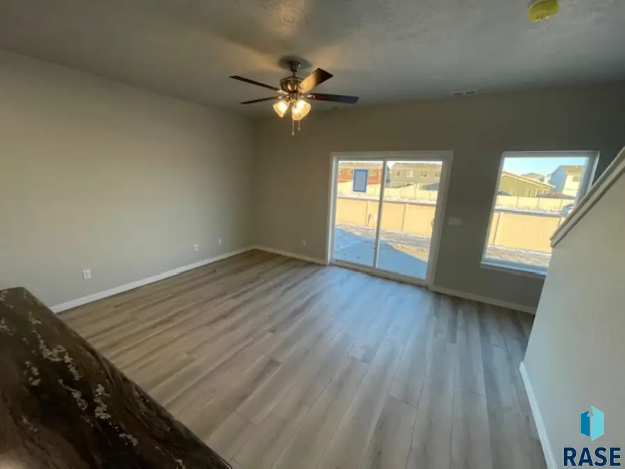 9518 W Tunis Dr, Sioux Falls, SD 57106 - Image #2