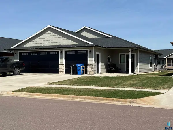 228 Devitt Dr, Harrisburg, SD 57032