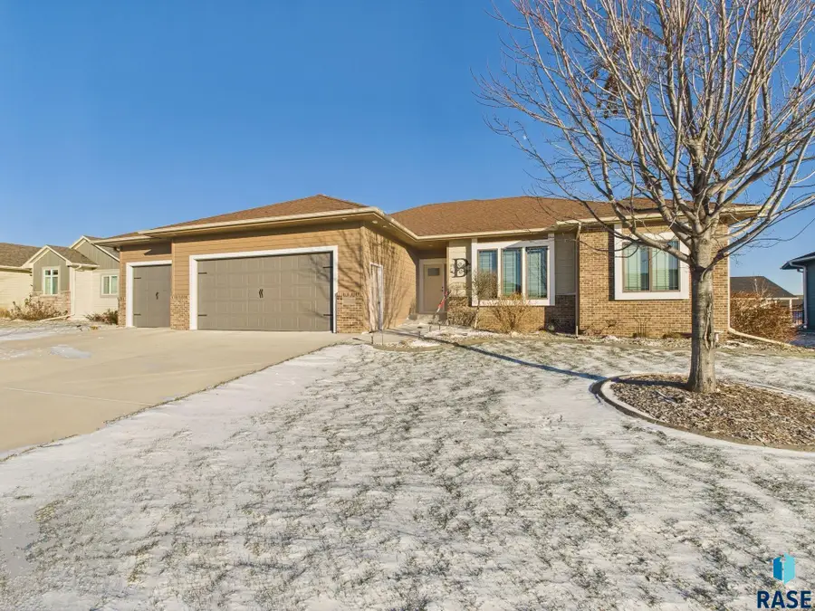 5404 S Coneflower Cir, Sioux Falls, SD 57108 - Image #2