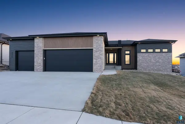 8316 E Wicker Ct, Sioux Falls, SD 57110