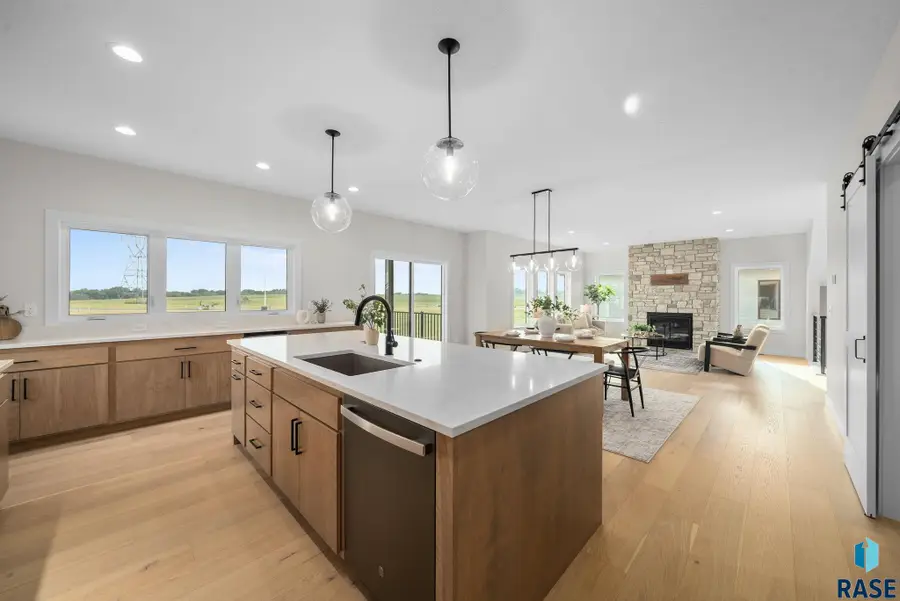 1517 W Autumn Cir, Brandon, SD 57005 - #2