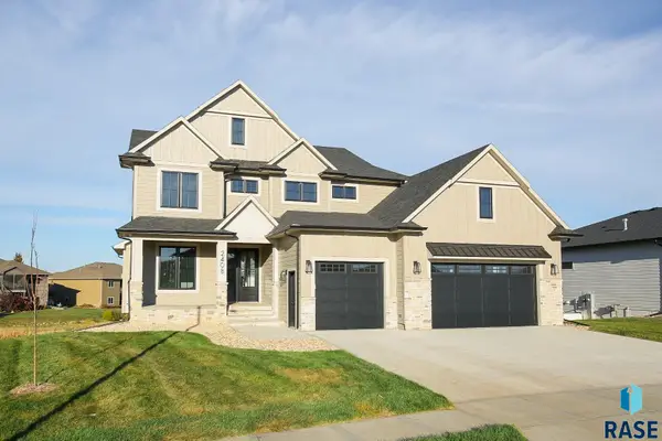 2408 S Galena Ct, Sioux Falls, SD 57110