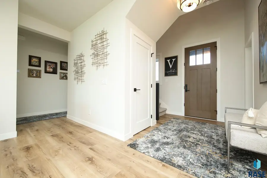 5509 E Canter Ridge Cir, Sioux Falls, SD 57110 - Image #3