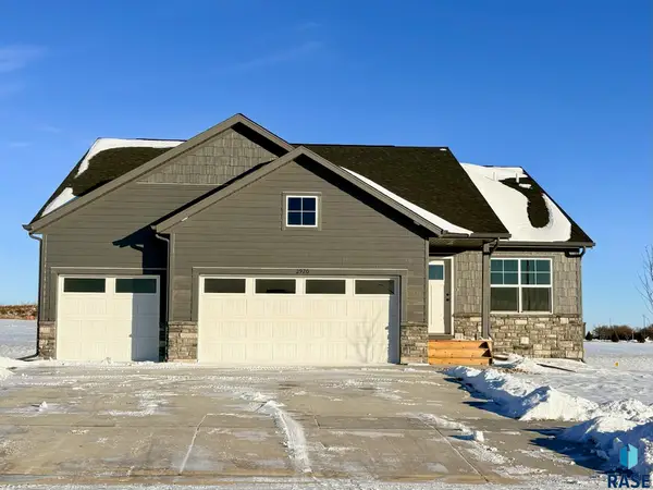 2920 S Copper Creek Ave, Sioux Falls, SD 57110