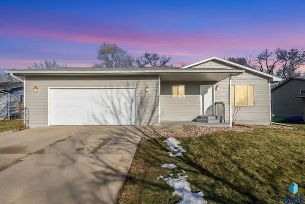 108 Kia Dr, Hartford, SD 57033