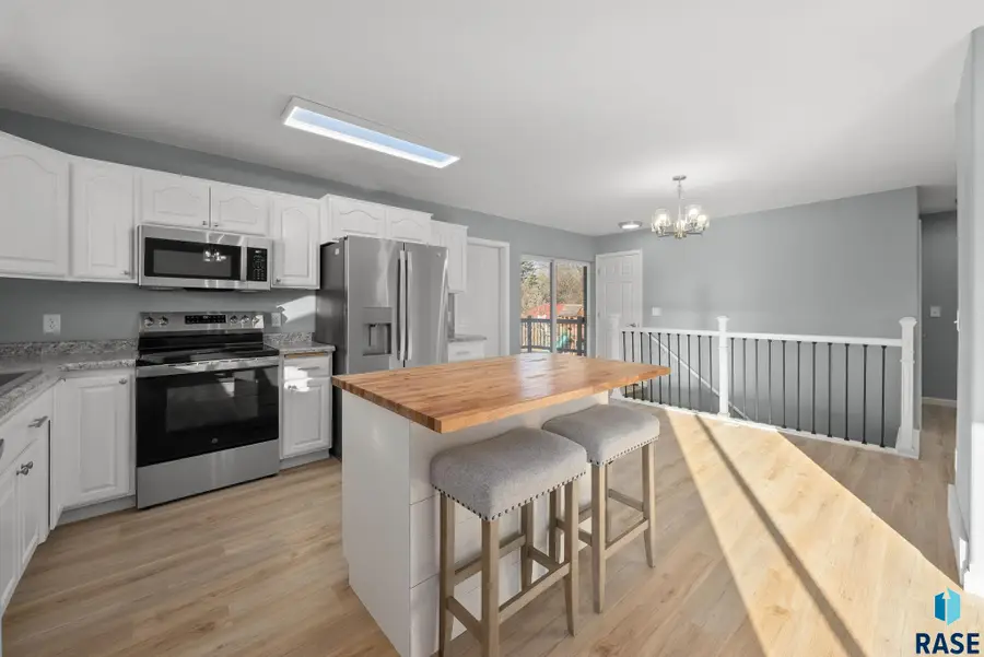 108 Kia Dr, Hartford, SD 57033 - Image #2