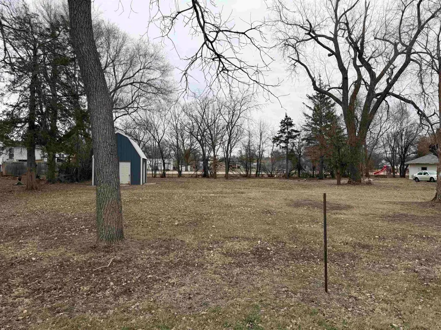 330 N 6th Ave, Canistota, SD 57012 - #2