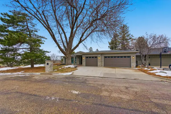 3030 W Donahue Dr, Sioux Falls, SD 57105