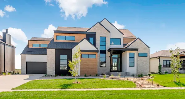 1715 Ethan St, Harrisburg, SD 57032