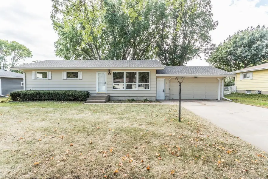 4709 W 38th St, Sioux Falls, SD 57106 - Image #2