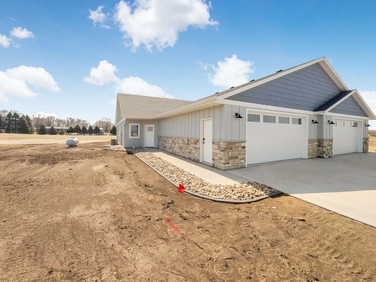 1302 Castle St #B, Larchwood, IA 51241 - Image #1