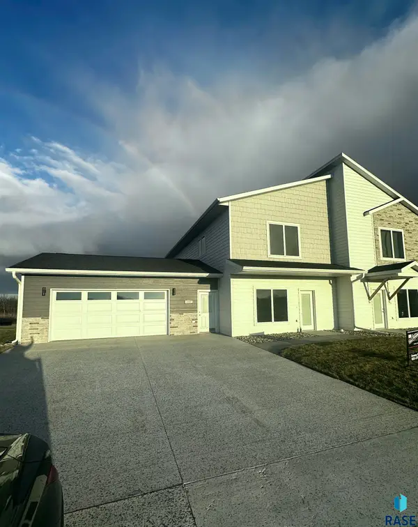 220 Ivy Ln, Crooks, SD 57020