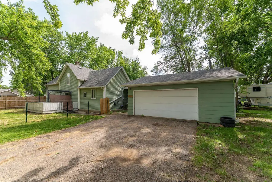 411 W Cedar St, Beresford, SD 57004 - Image #2