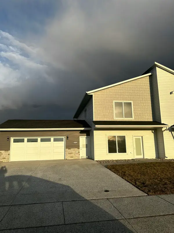 216 Ivy Ln, Crooks, SD 57020