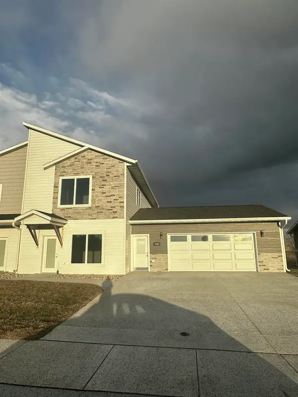 218 Ivy Ln, Crooks, SD 57020