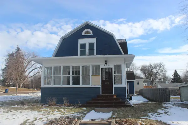 424 NW 3rd St, Watertown, SD 57201