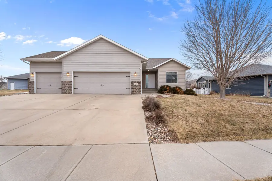 3908 E Brookline Dr, Sioux Falls, SD 57103 - Image #2