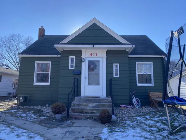 411 E 1st Ave, Flandreau, SD 57028