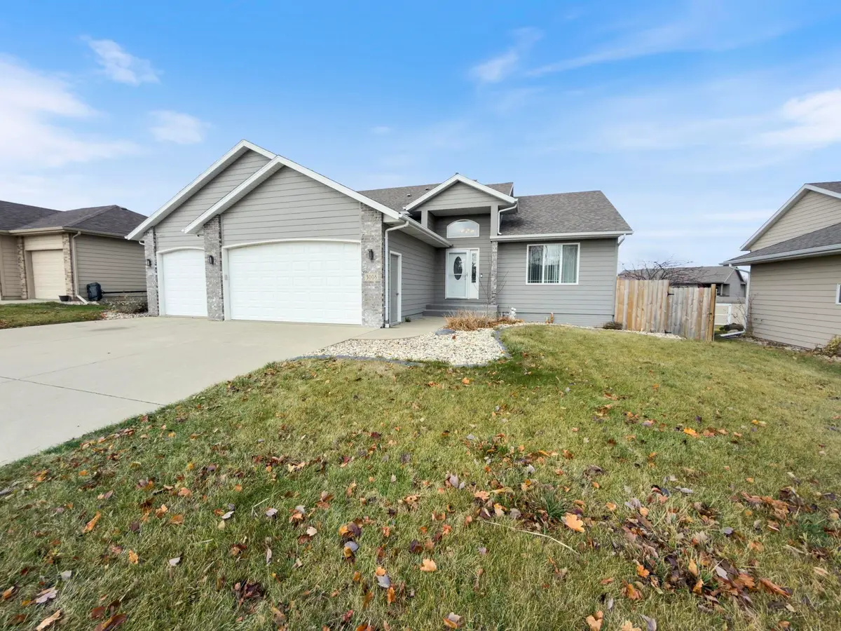 3008 W Courtyard Ln, Sioux Falls, SD 57108 - Image #1