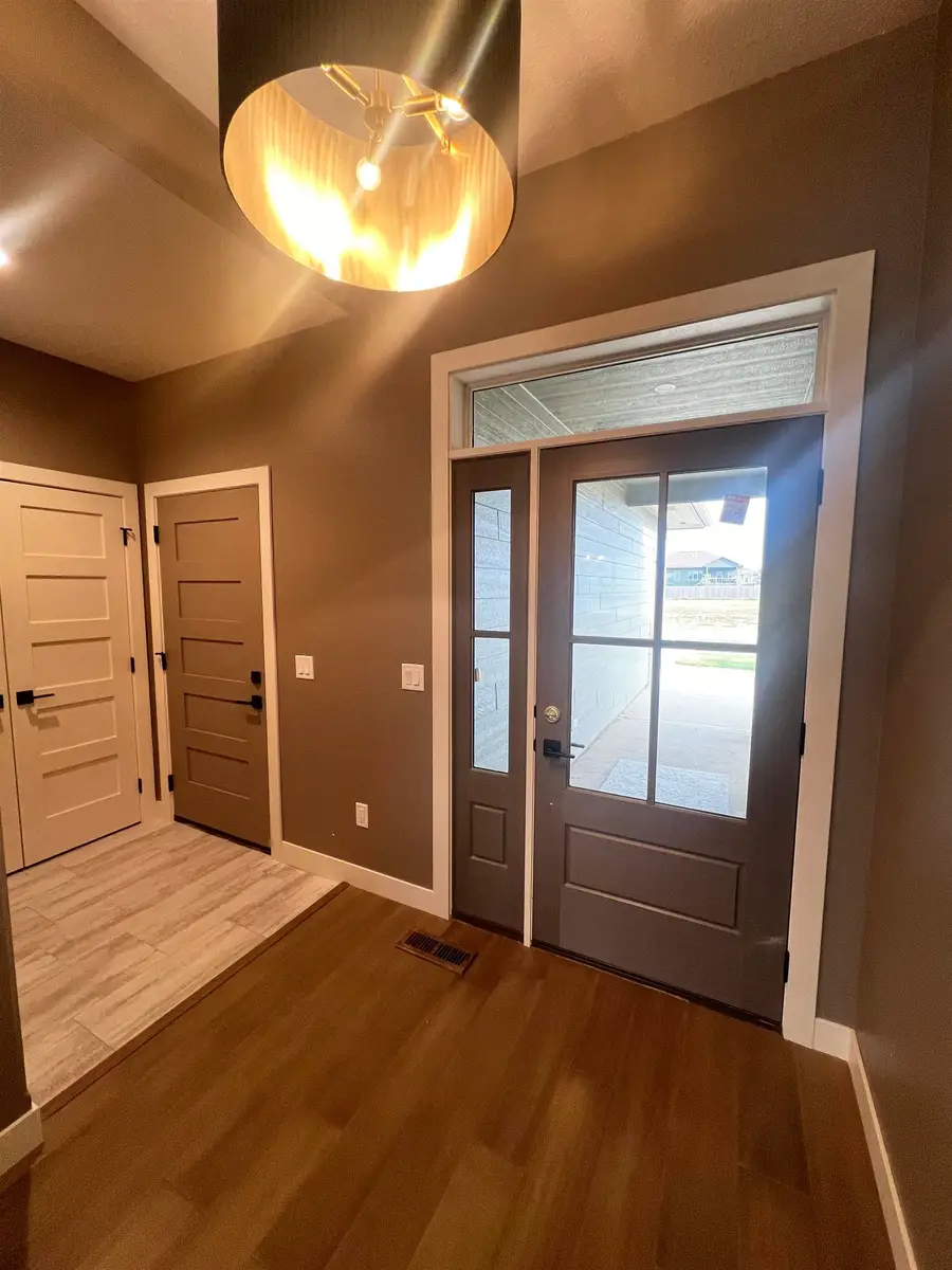 7107 E Copper Stone Cir, Sioux Falls, SD 57110 - Image #2