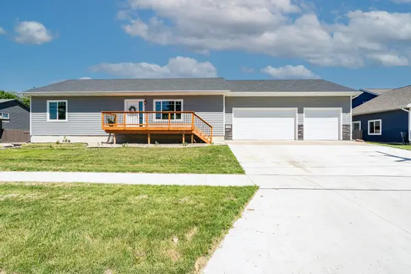 220 N Elm St, Lennox, SD 57039